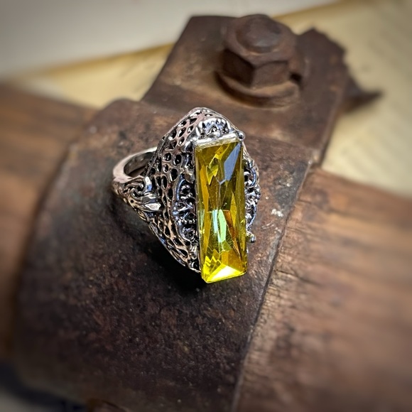 Jewelry - Vintage Fashion Ring